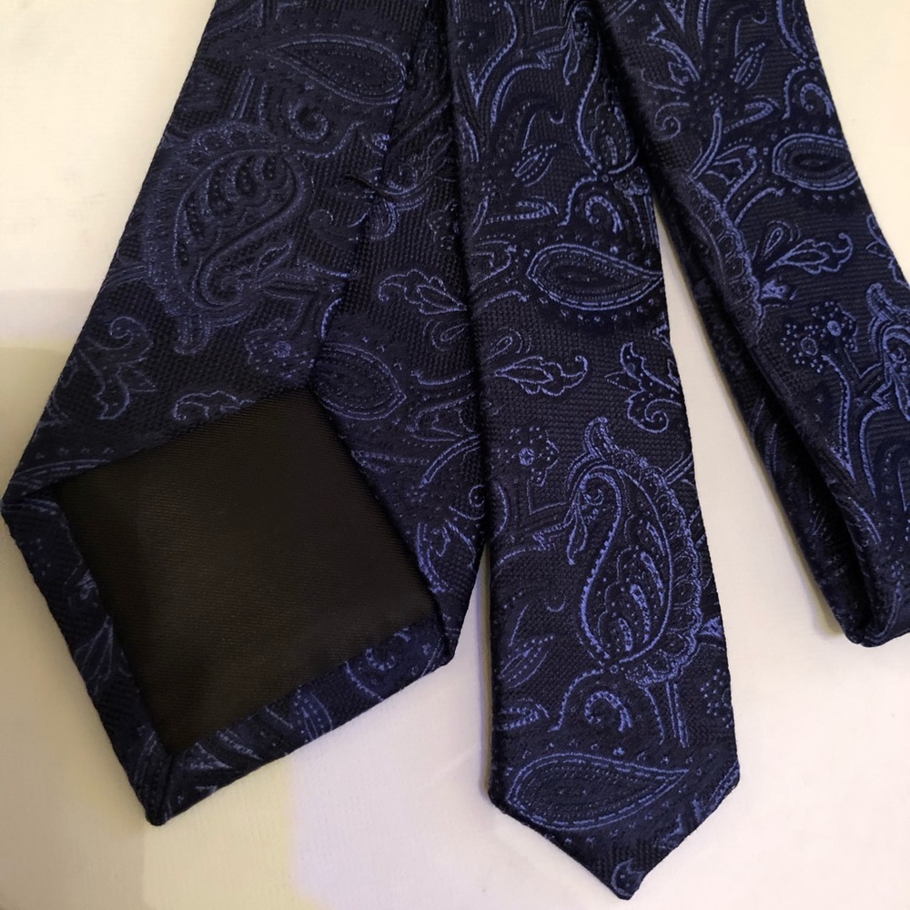 Michael Kors sample tie blue paisley
